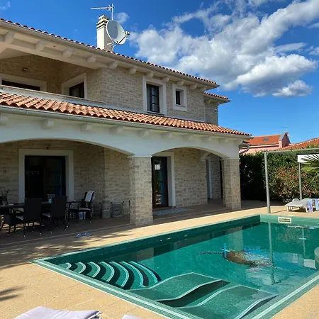 Cecilia - 4 Bedrooms, 4 Bathrooms, Inside Heated Pool, Gym Kornić