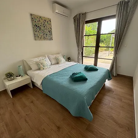Cecilia - 4 Bedrooms, 4 Bathrooms, Inside Heated Pool, Gym