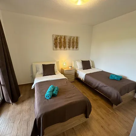 Cecilia - 4 Bedrooms, 4 Bathrooms, Inside Heated Pool, Gym