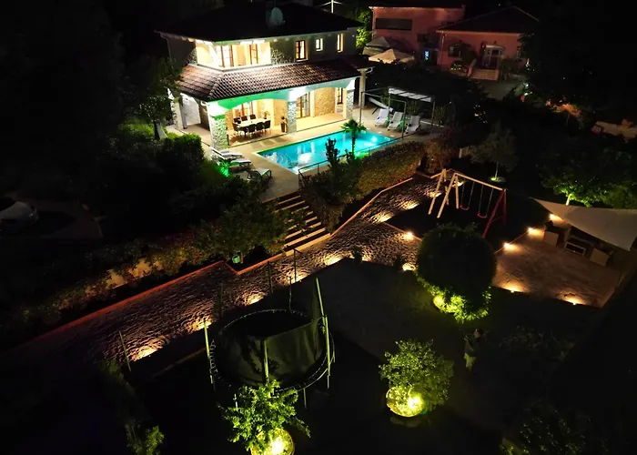 Cecilia - 4 Bedrooms, 4 Bathrooms, Inside Heated Pool, Gym *