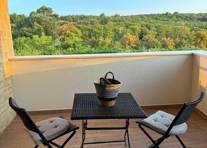 Cecilia - 4 Bedrooms, 4 Bathrooms, Inside Heated Pool, Gym וילה