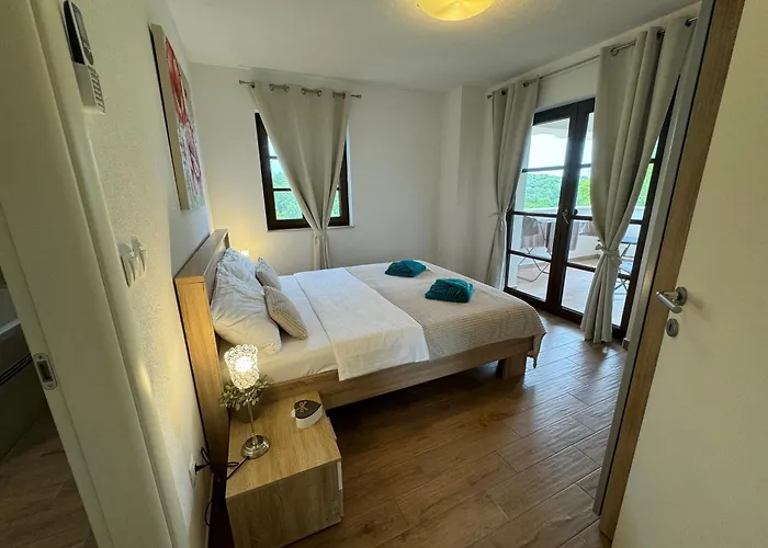 Cecilia - 4 Bedrooms, 4 Bathrooms, Inside Heated Pool, Gym