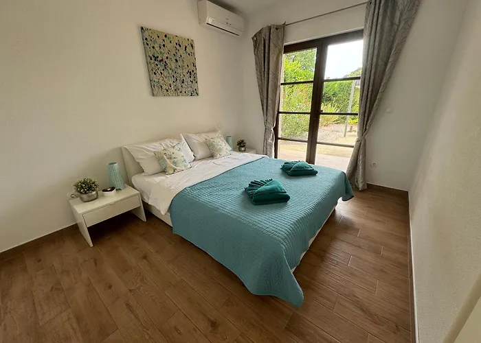 Cecilia - 4 Bedrooms, 4 Bathrooms, Inside Heated Pool, Gym