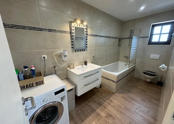 Cecilia - 4 Bedrooms, 4 Bathrooms, Inside Heated Pool, Gym *