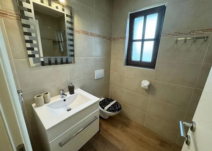 Cecilia - 4 Bedrooms, 4 Bathrooms, Inside Heated Pool, Gym * Kornić