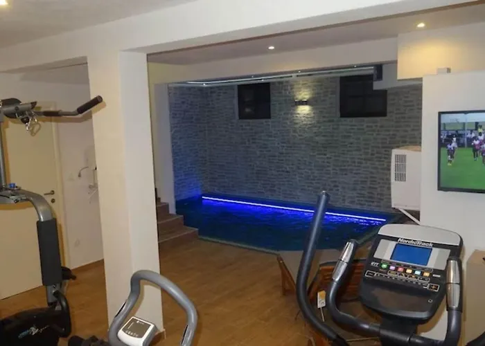 וילה Cecilia - 4 Bedrooms, 4 Bathrooms, Inside Heated Pool, Gym Kornić