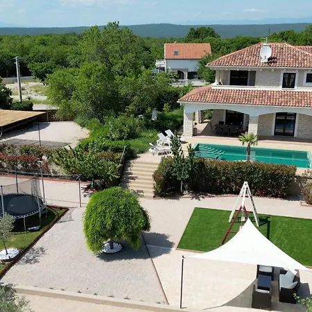 Vilă Cecilia - 4 Bedrooms, 4 Bathrooms, Inside Heated Pool, Gym *