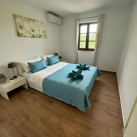 Vilă Cecilia - 4 Bedrooms, 4 Bathrooms, Inside Heated Pool, Gym Kornić
