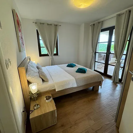 Cecilia - 4 Bedrooms, 4 Bathrooms, Inside Heated Pool, Gym