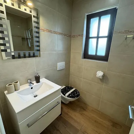 Cecilia - 4 Bedrooms, 4 Bathrooms, Inside Heated Pool, Gym * Kornić