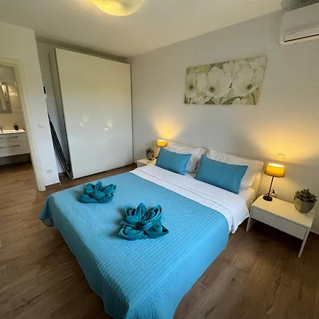 Cecilia - 4 Bedrooms, 4 Bathrooms, Inside Heated Pool, Gym Vilă Kornić