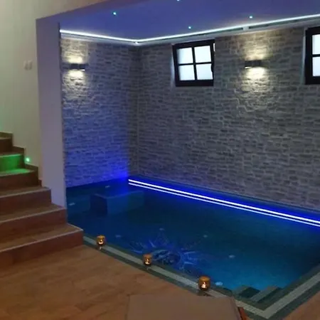 Cecilia - 4 Bedrooms, 4 Bathrooms, Inside Heated Pool, Gym Vilă Kornić