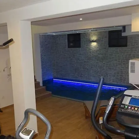 Vilă Cecilia - 4 Bedrooms, 4 Bathrooms, Inside Heated Pool, Gym Kornić